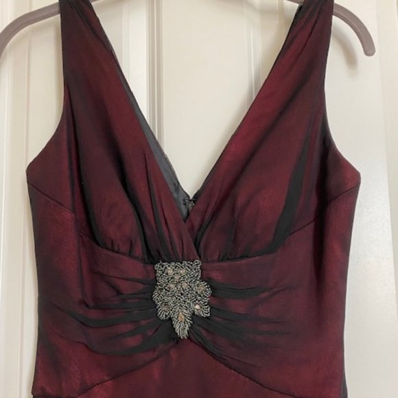 Jones New York100% Silk Sleeveless Evening Dress Maxi Pleated Black/Red Size 4
